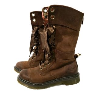 Doc Martens Triumph 12 Eye Lace Up Boots size 9